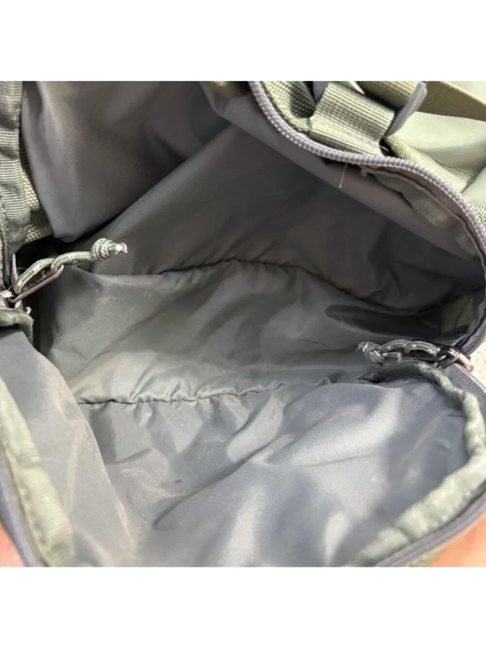 Marmot Long Hauler Duffle Bag Green Durable Nylon Adjustable Strap Compartments